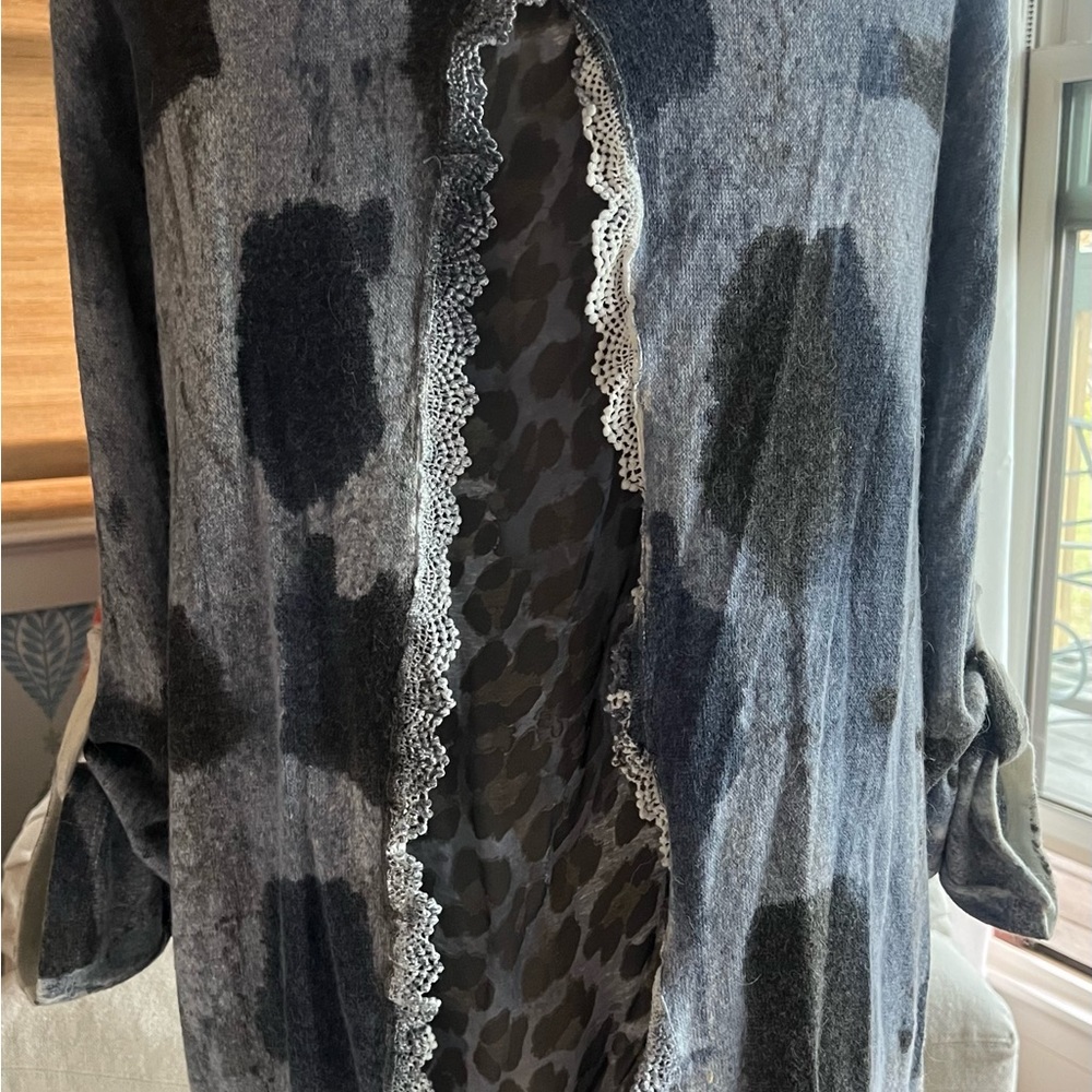 Sweater - Picture 2 of 5